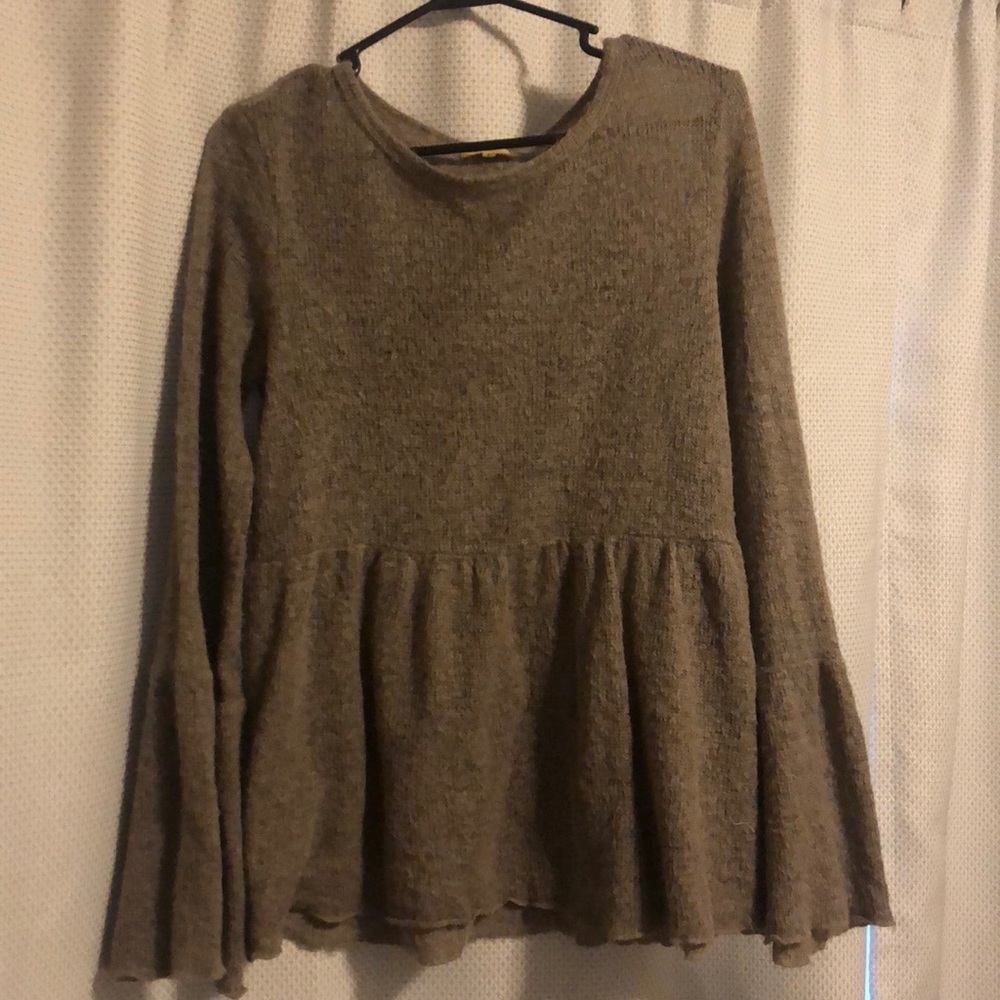 Piko flare sleeved sweater